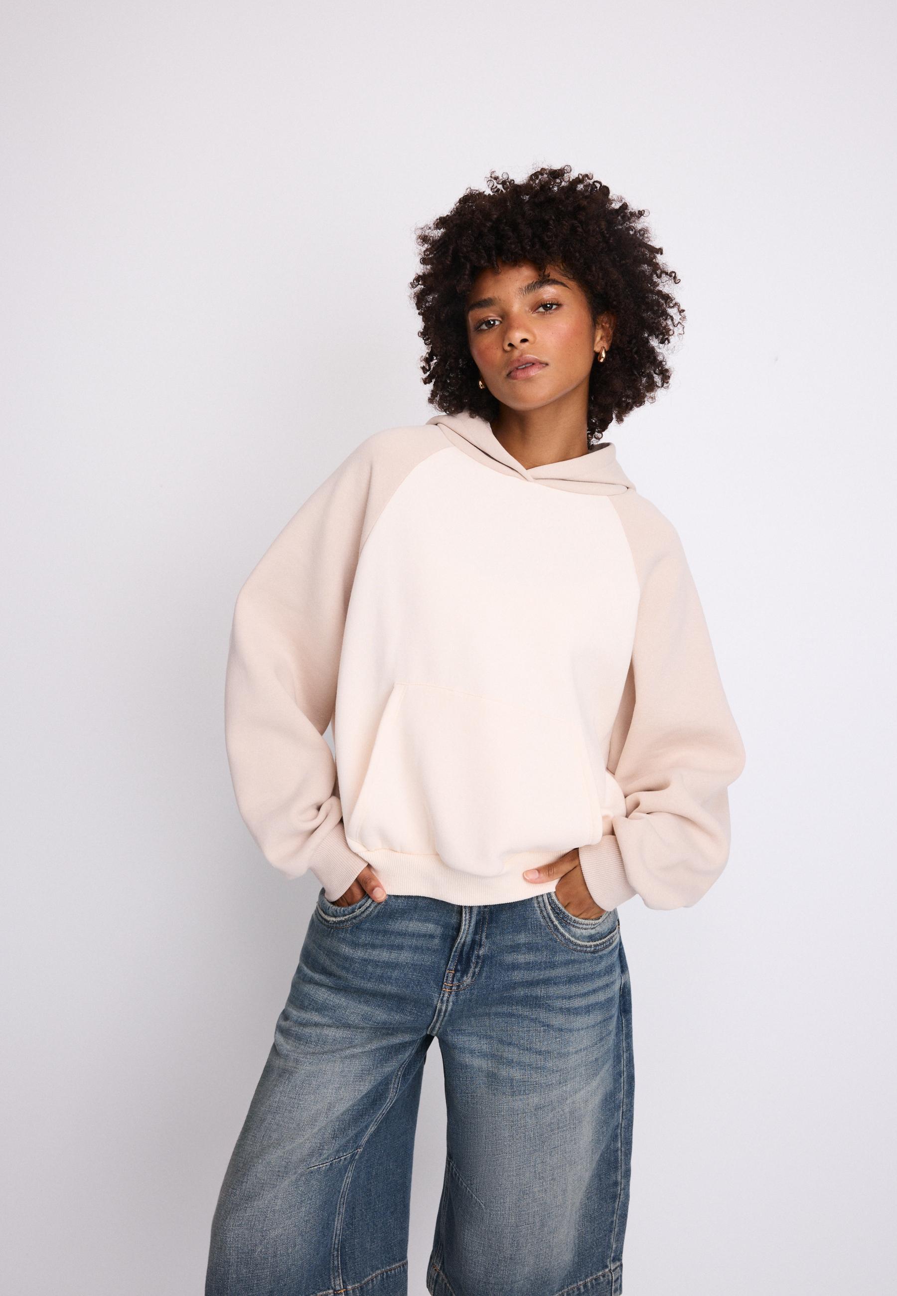 Contrast raglan sleeve hoodie — Stone