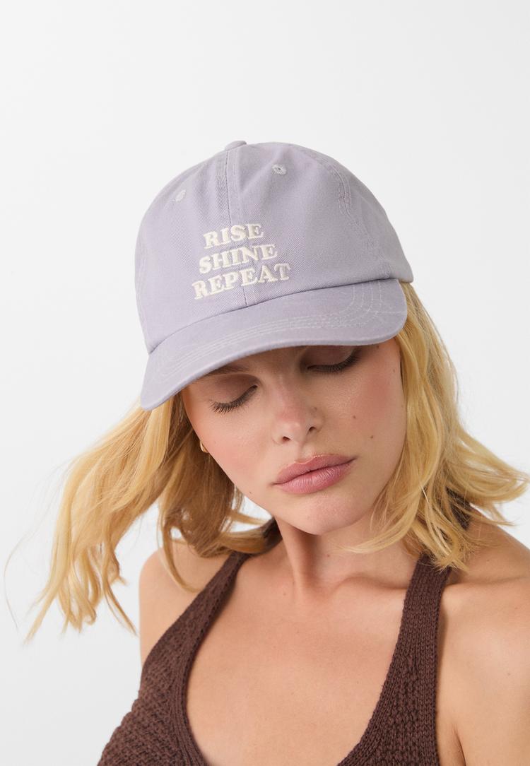 gorra mensaje bordado