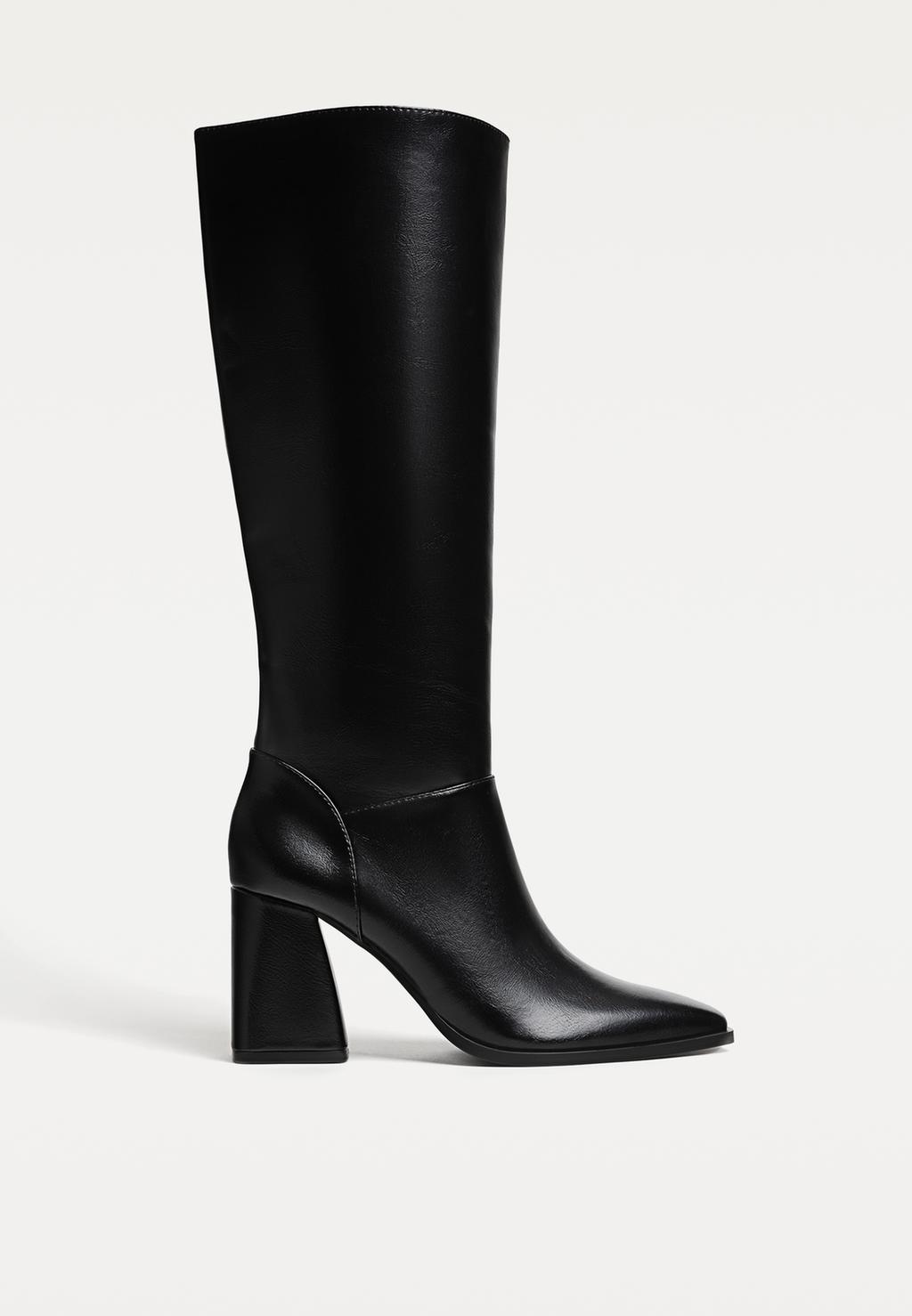 High-heeled boots