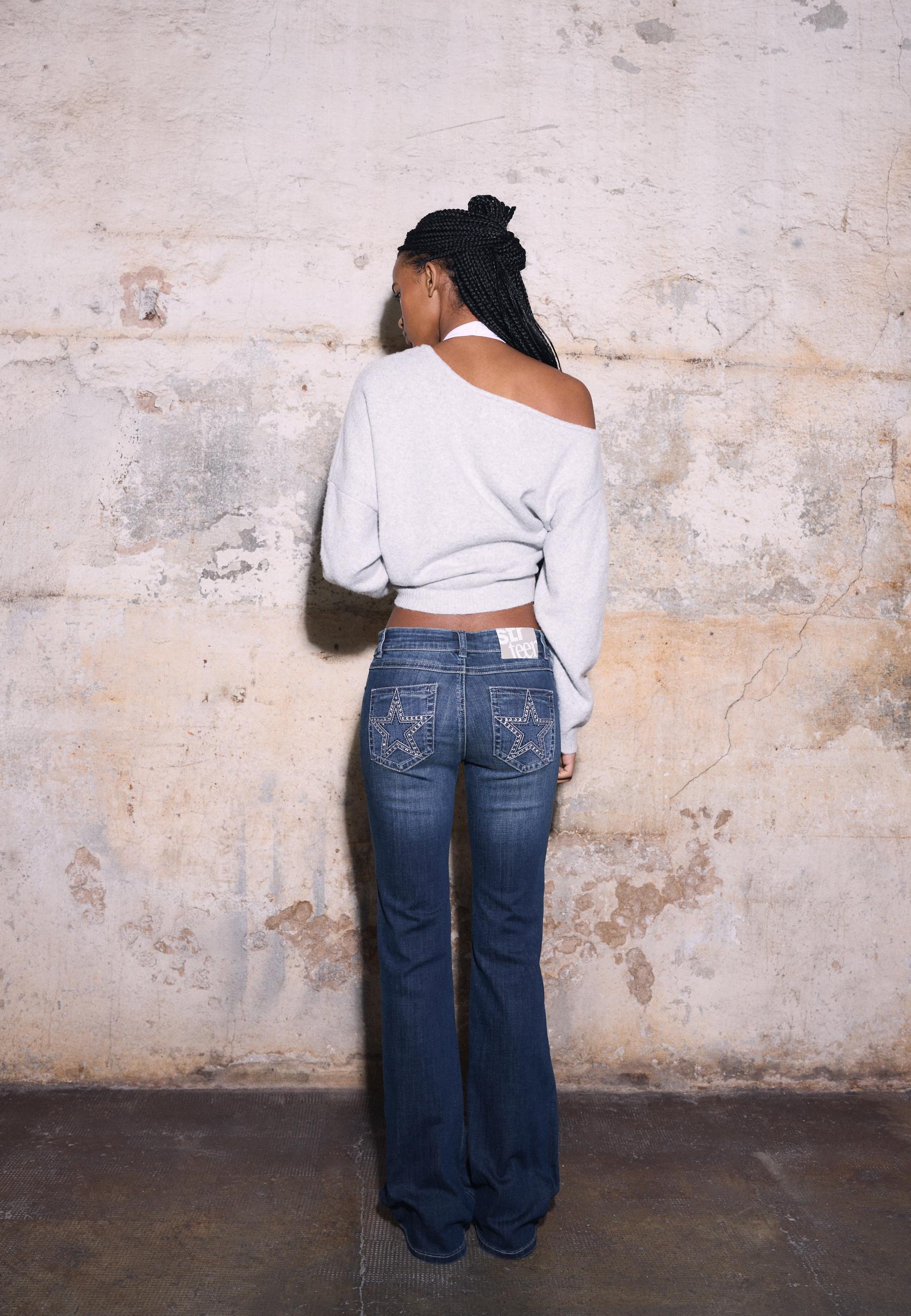 Embroidered pocket bell bottom jeans - Women's fashion