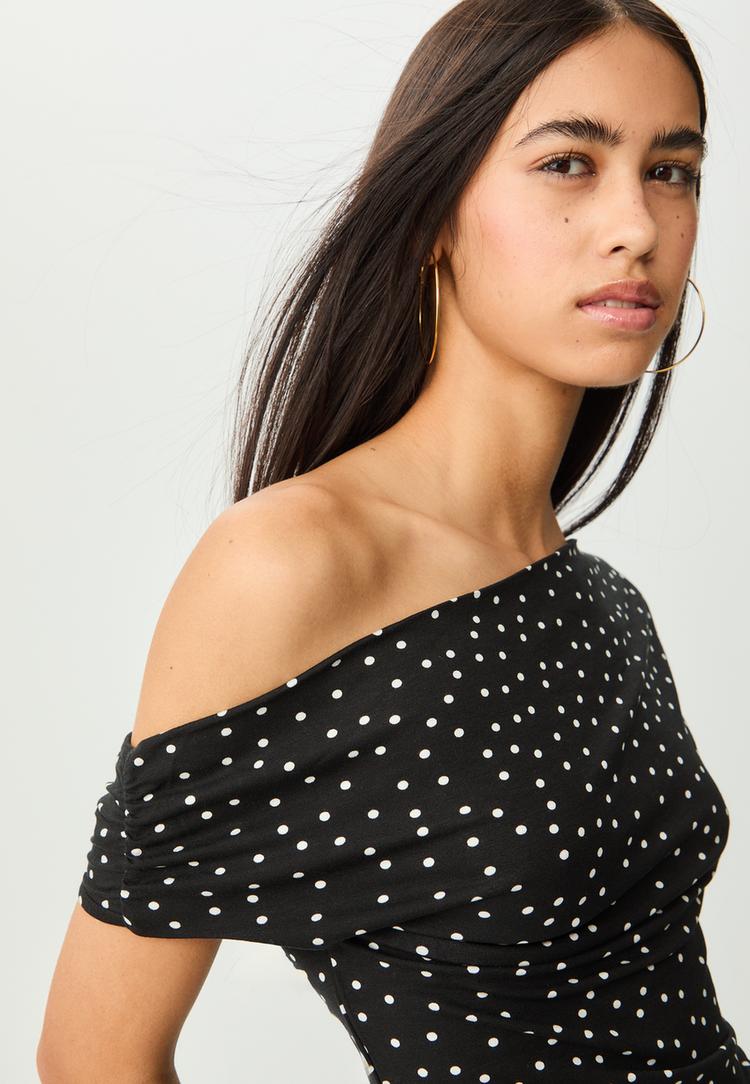 camiseta asimetrica topos