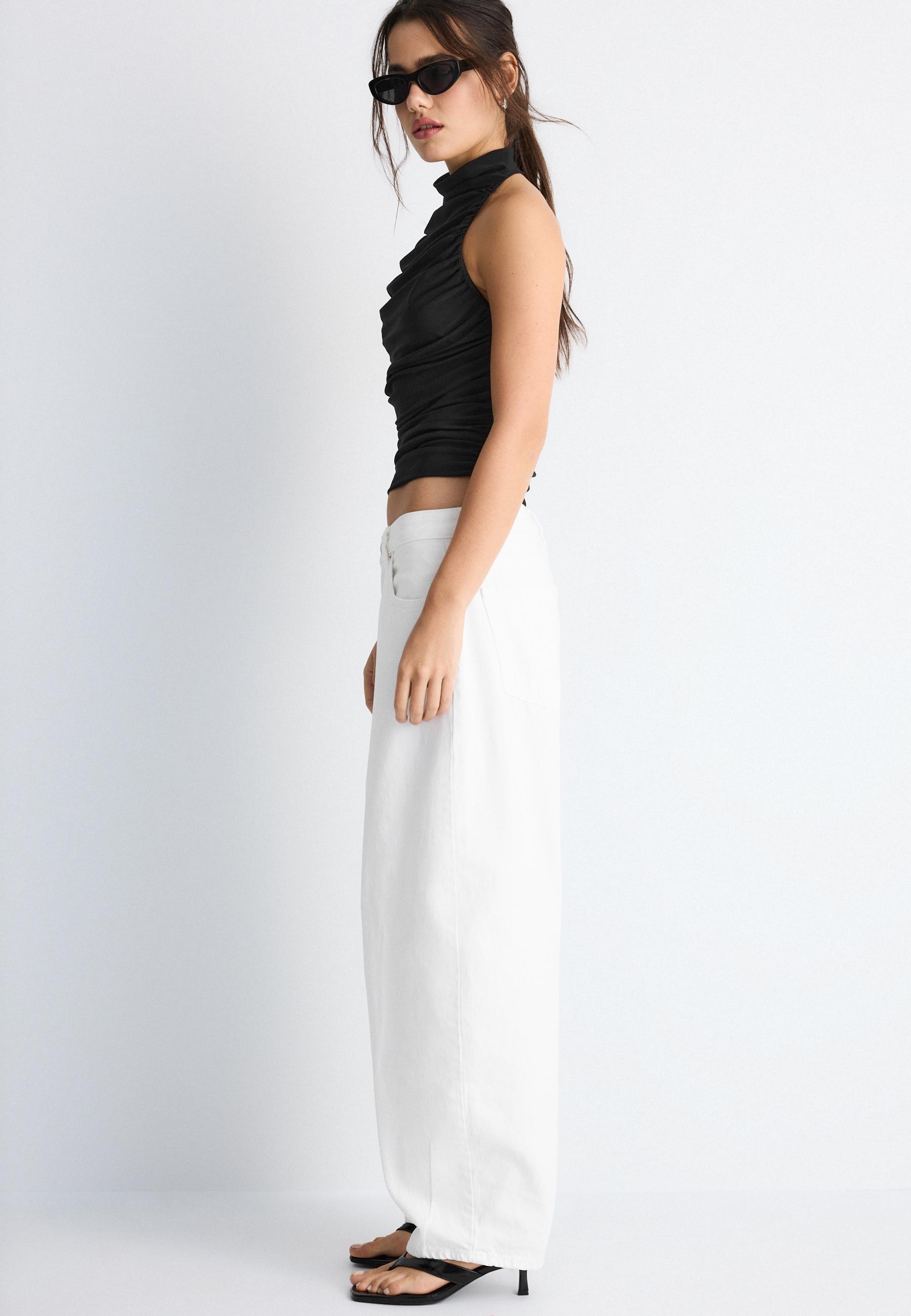 Ruched halter top — Black