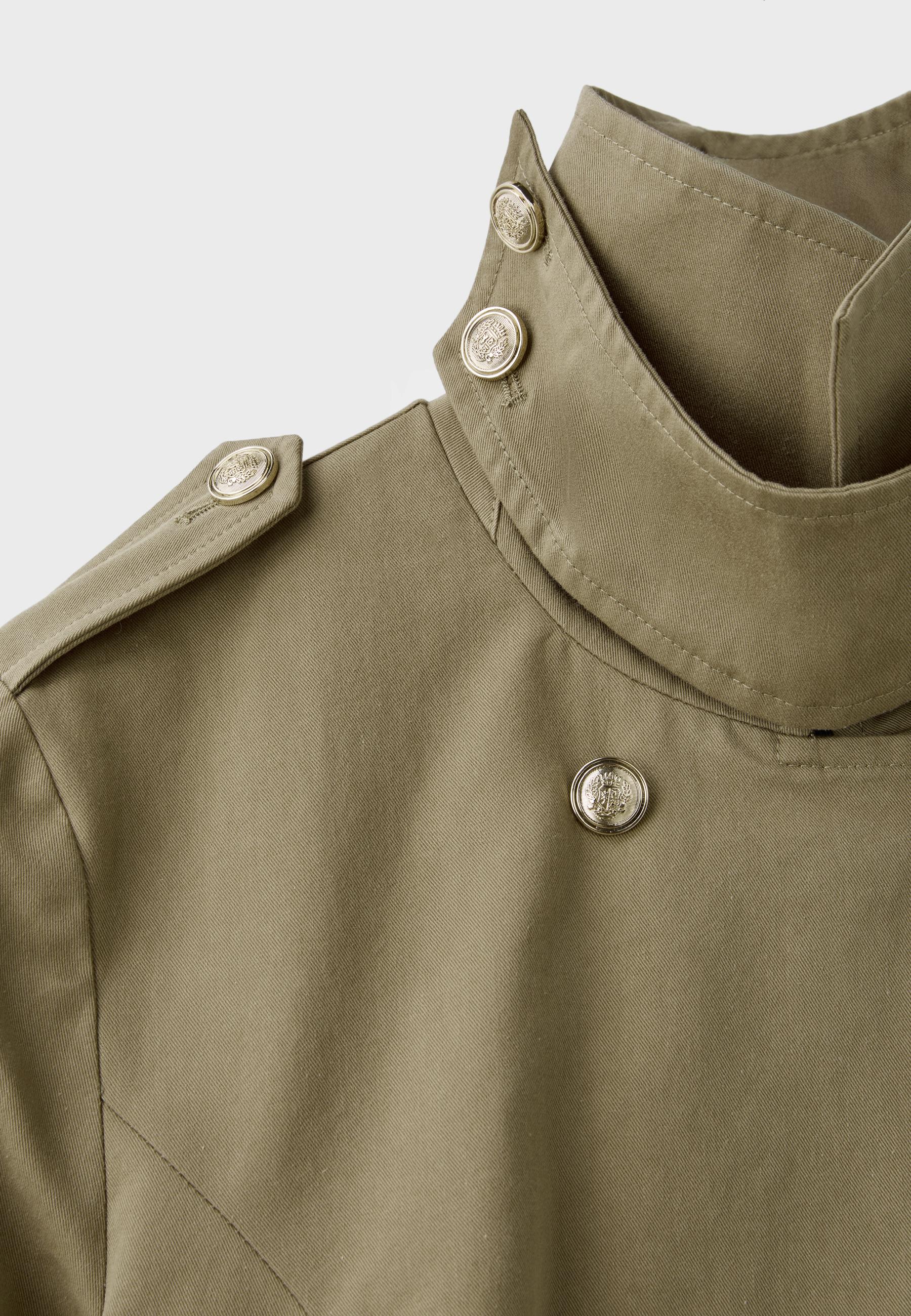 Fitted button-up blazer — Beige