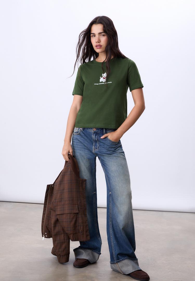 maglietta con cagnolino ricamato