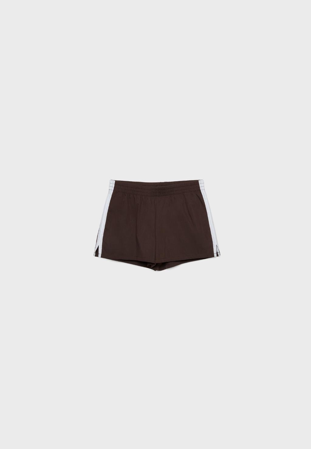 Shorts técnico raya lateral