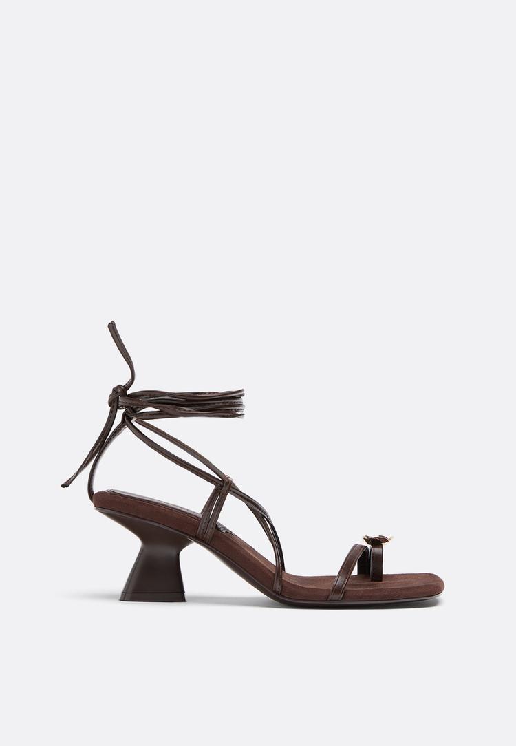 sandalias tacon atada detalle