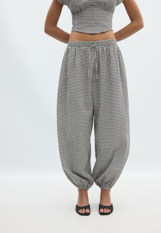 Stradivarius Pantaloni Balloon În Carouri Ecru L