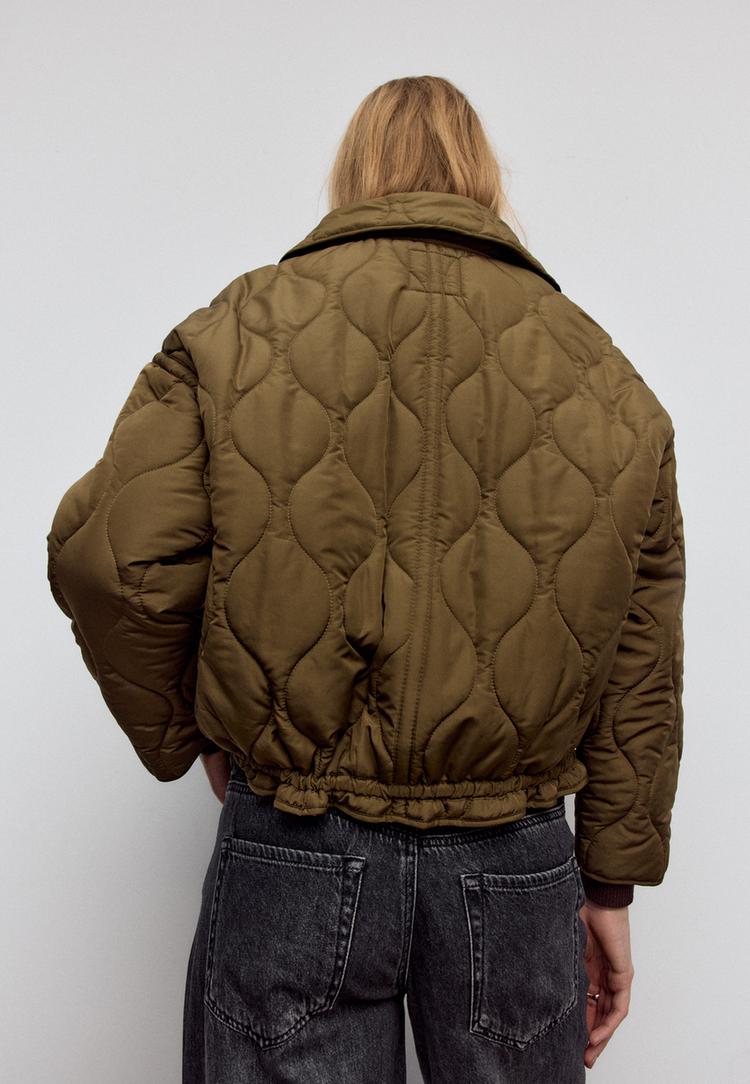 gesteppte-jacke-mit-kapuze