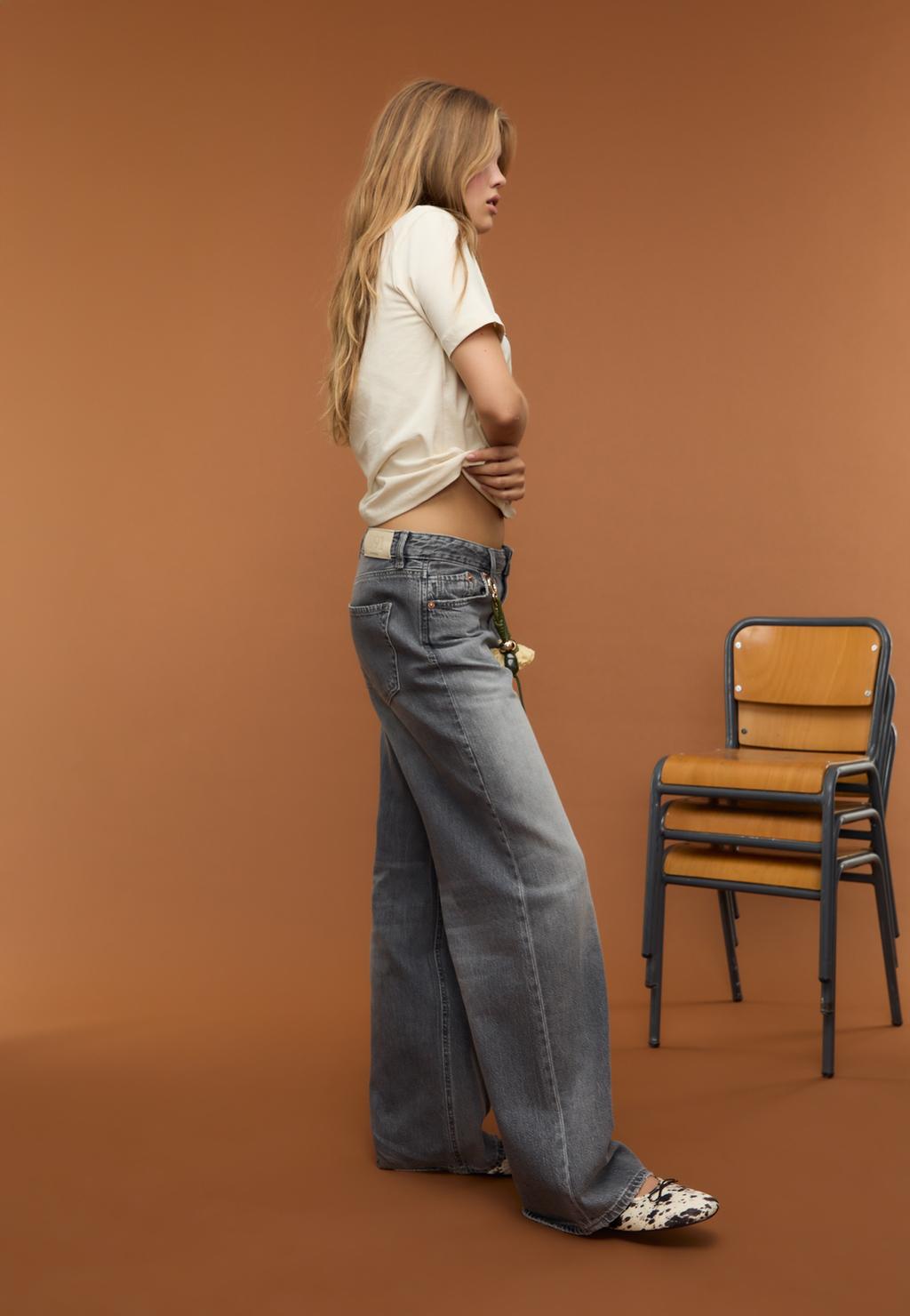 D91 Low wide-leg jeans