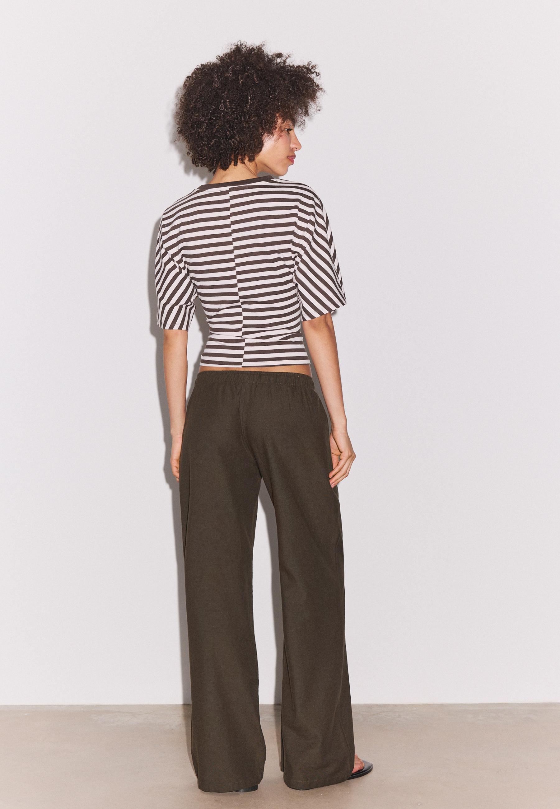 Linen-effect drawstring trousers — Brown