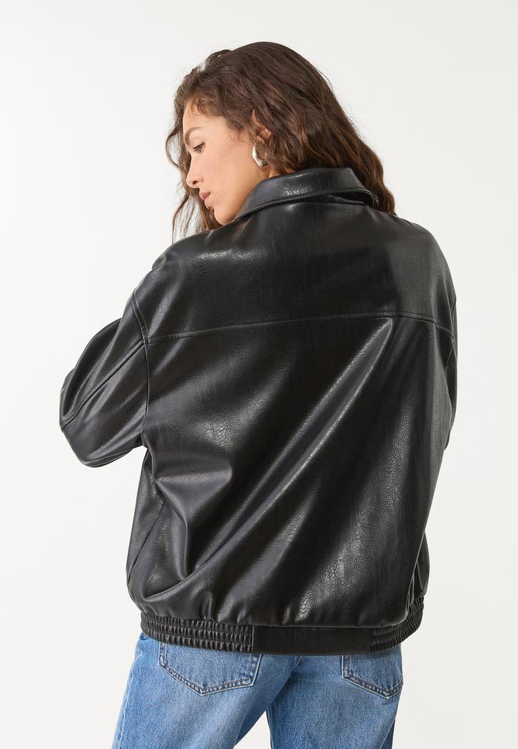 cazadora oversize efecto piel