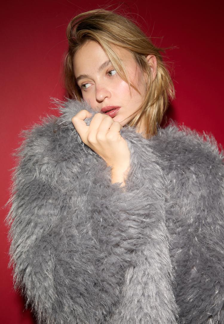 blusao de efeito de pelo sem gola