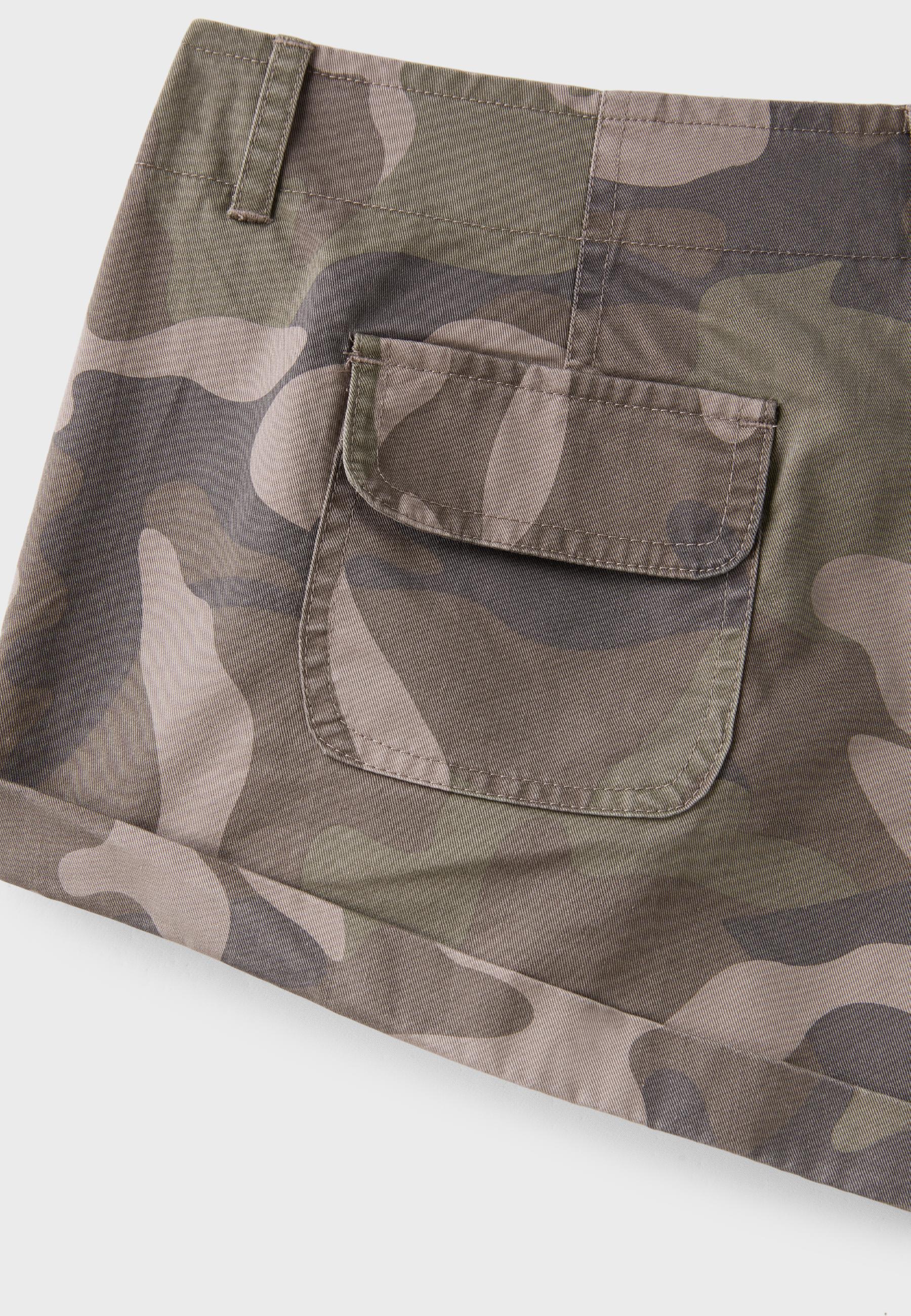 Printed regular-fit shorts — Khaki