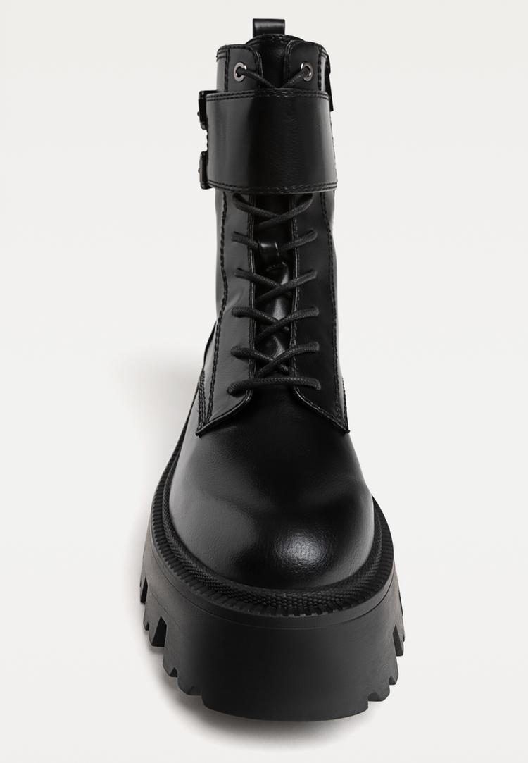 botines planos acordonados hebillas