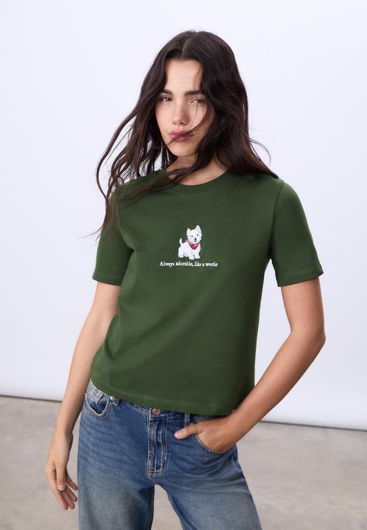 maglietta con cagnolino ricamato