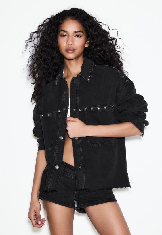 sobrecamisa corta denim tachas
