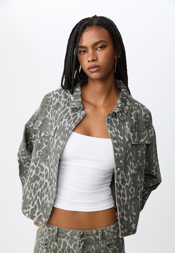 jacke-mit-animalprint-und-taschen