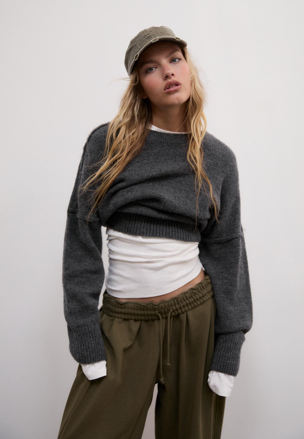 Round neck knit jumper — Dark grey