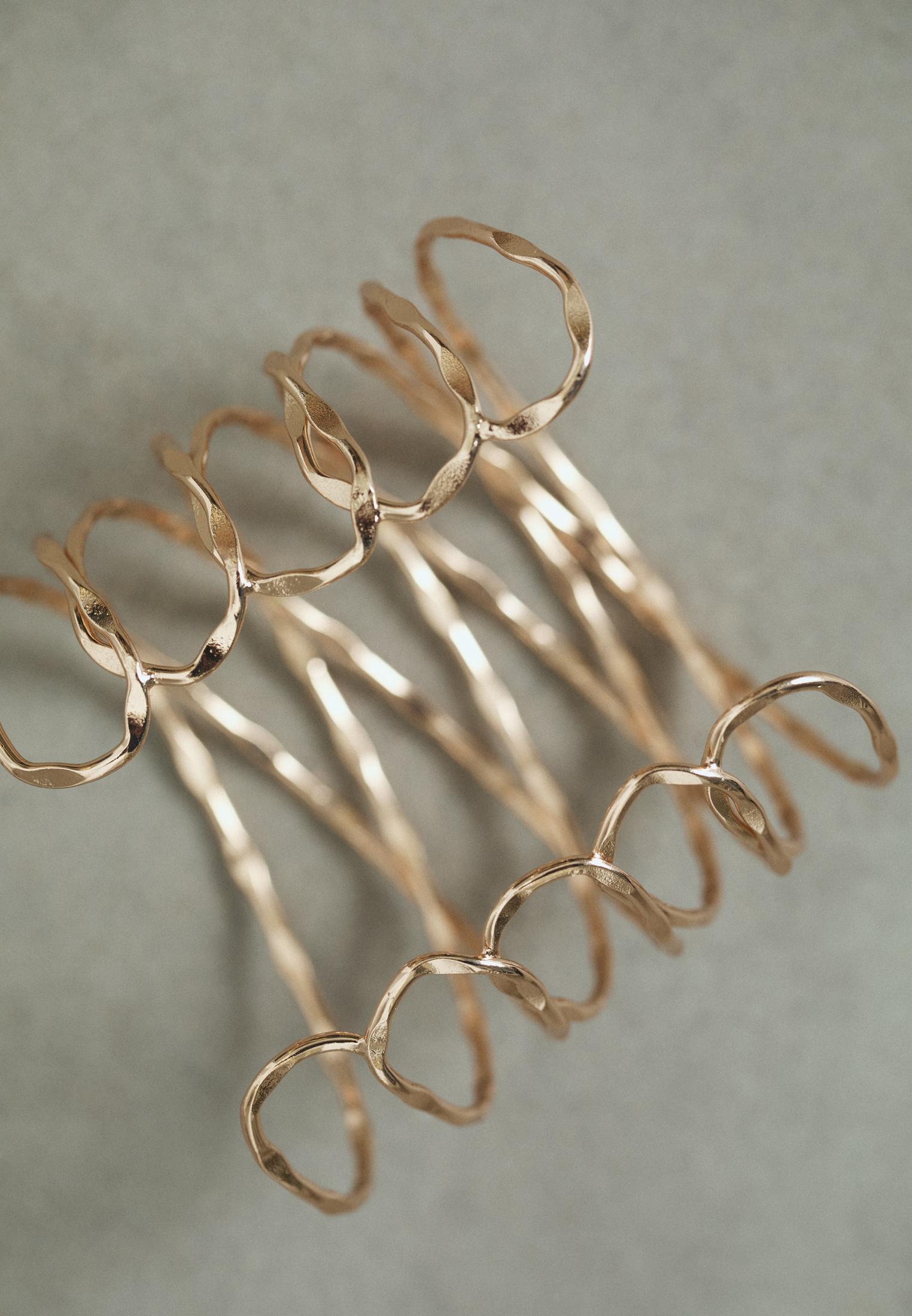 Crossover rigid round arm cuff — Gold