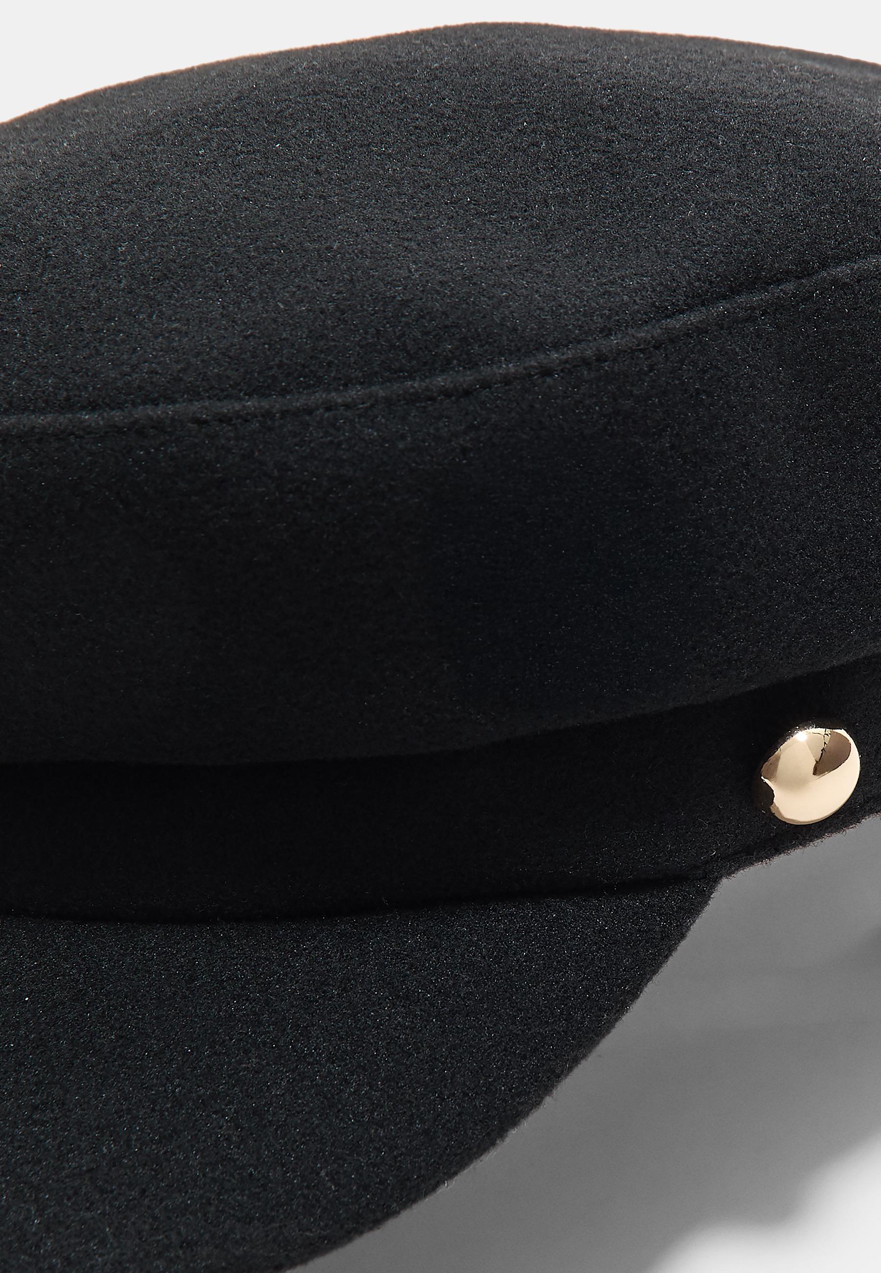 Studded cap — Black