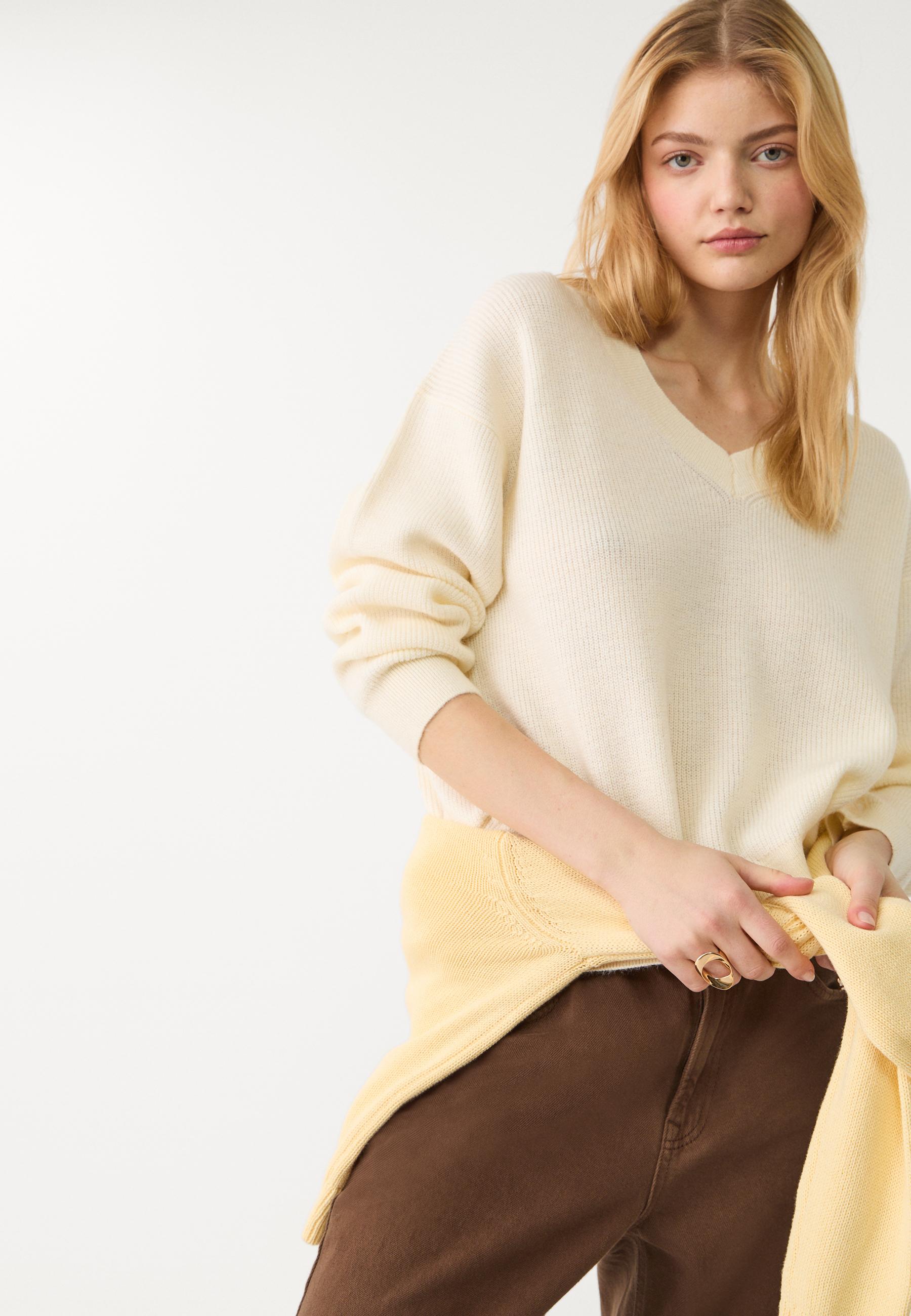 Felted V-neck sweater - Women's fashion | Stradivarius