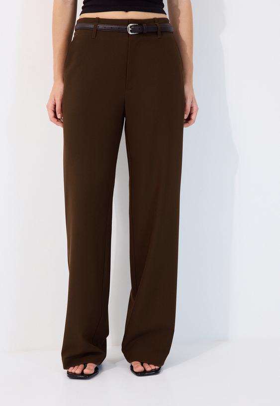 soepelvallende rechte broek met riem