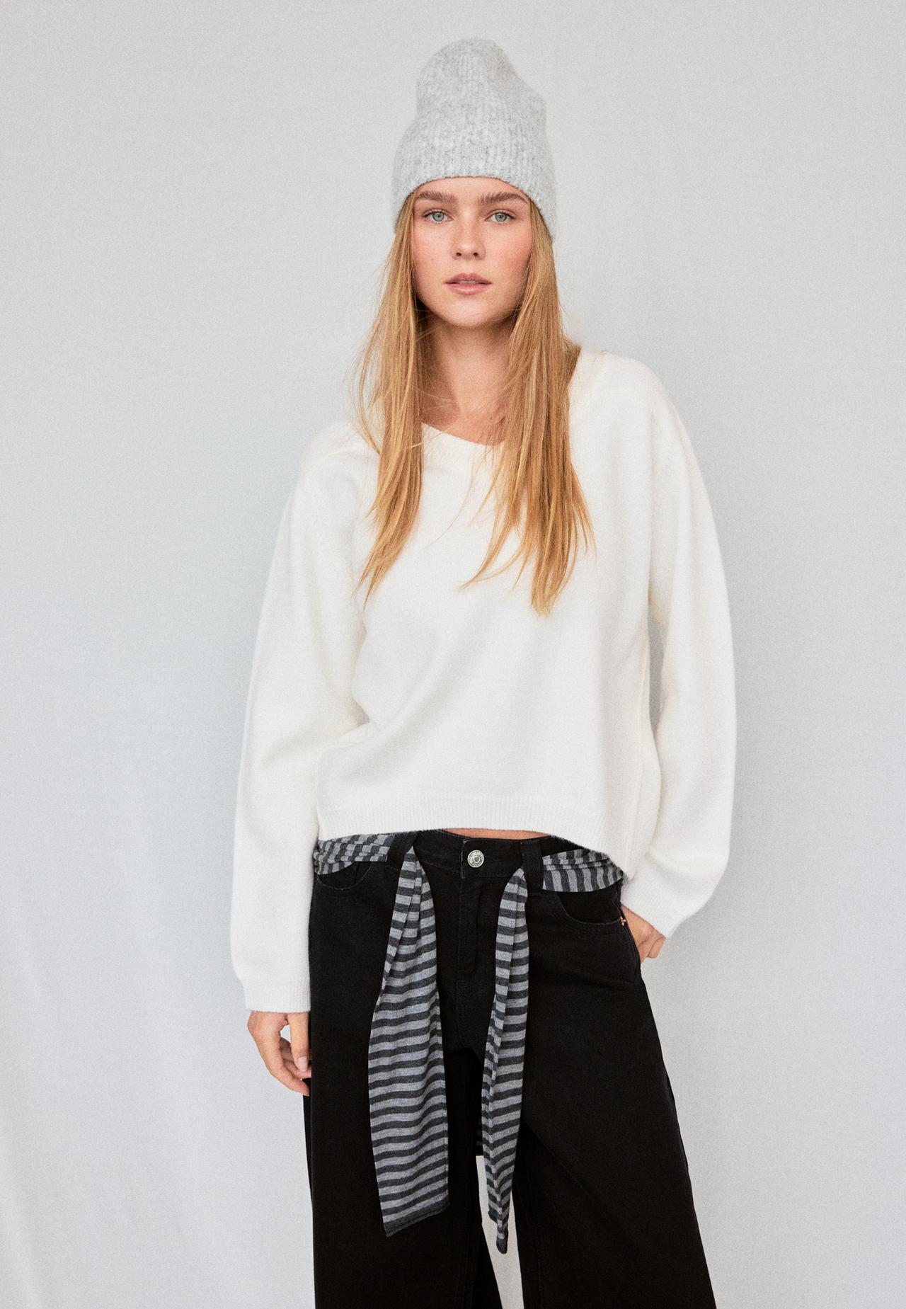 Basic V-neck knit jumper — Ecru