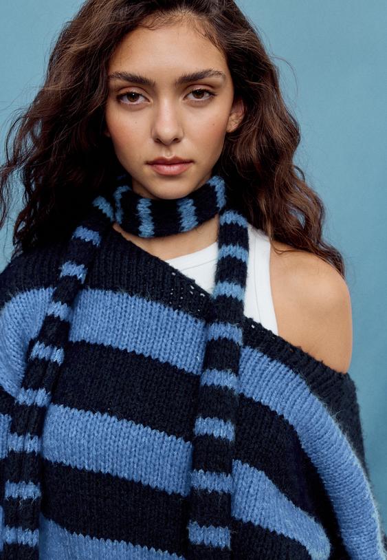 Stradivarius Pulover Tricotat Cu Guler Bărcuță, Dungi Și Fular Bleumarin M