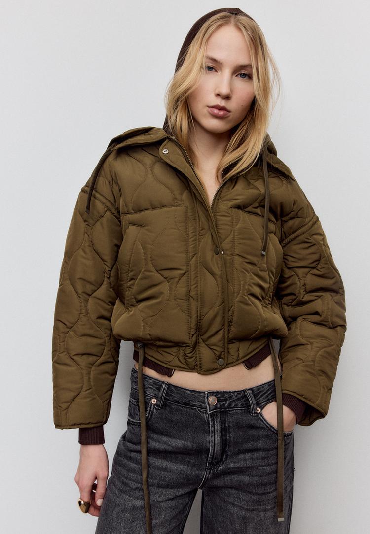 gesteppte-jacke-mit-kapuze