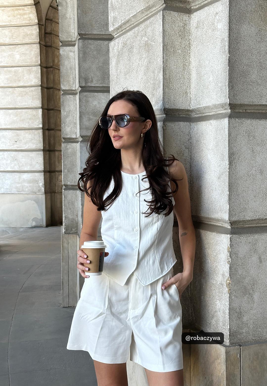 Regular buttoned waistcoat — Ecru