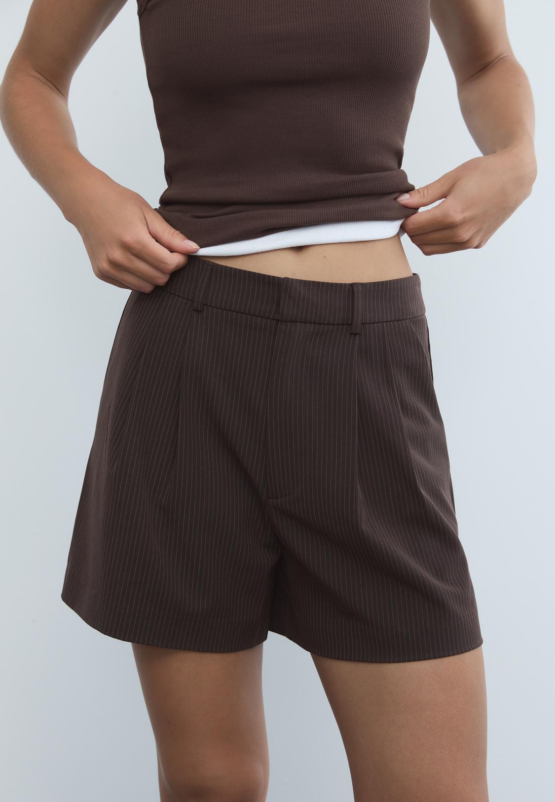 Striped smart shorts with darts