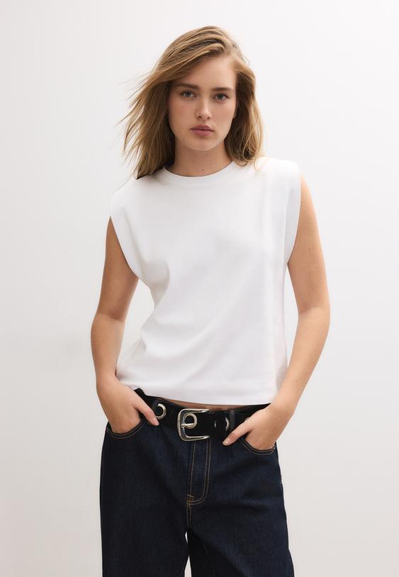 basictshirt-mit-schulterpolstern