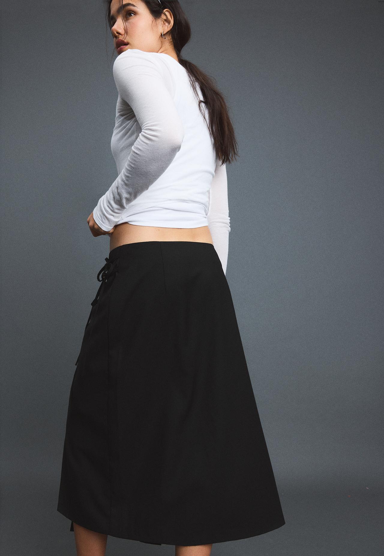 Pleated wrap midi skirt — Black