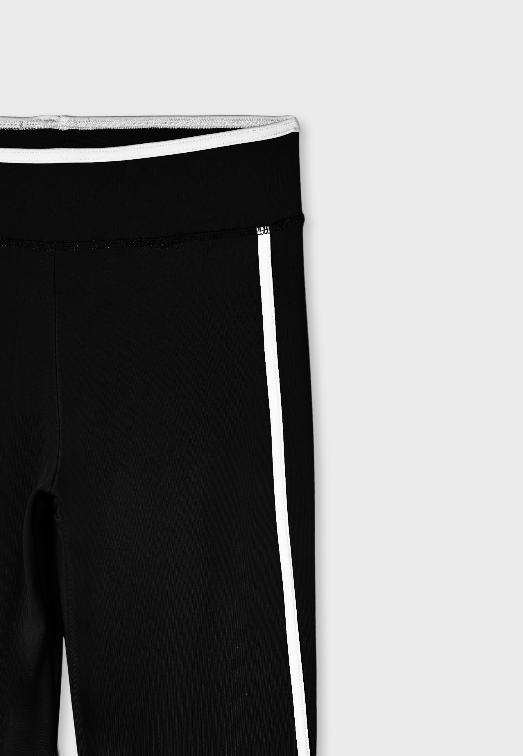 Side-stripe capri leggings — Black