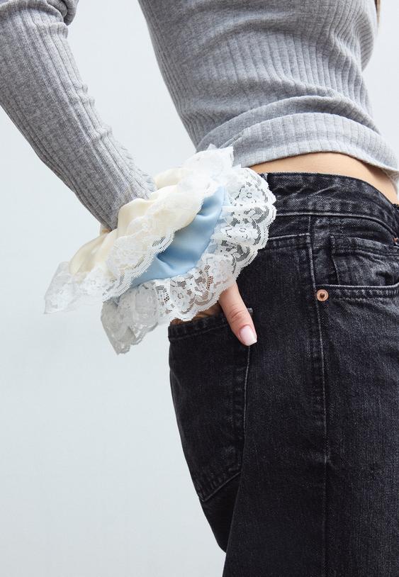 set of 2 lace scrunchies