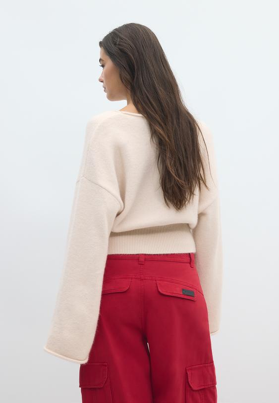 camisola de malha suave com faixa