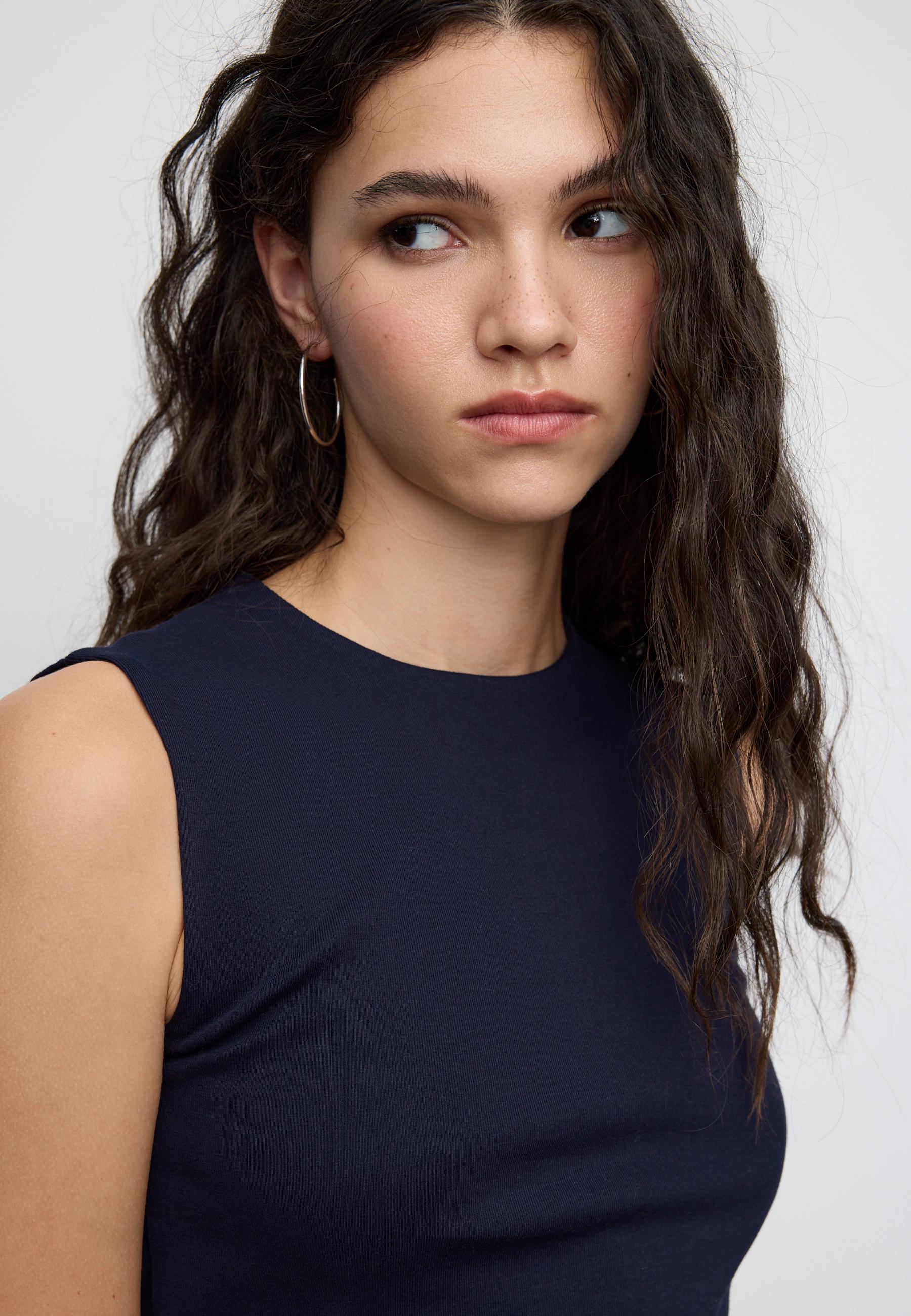 Basic Sleeveless T-Shirt — Navy blue