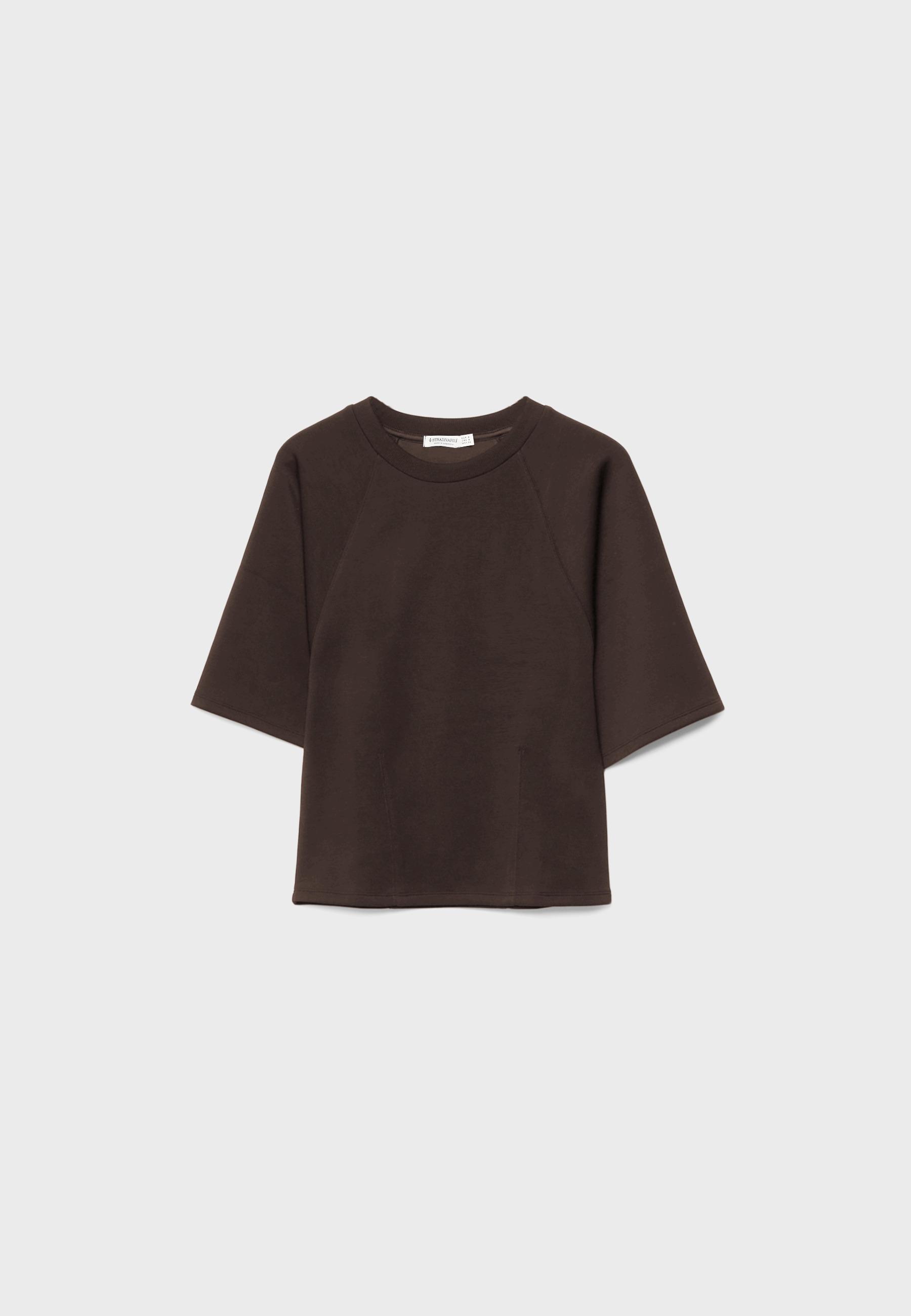 Yumuşak dokulu kısa kollu t-shirt