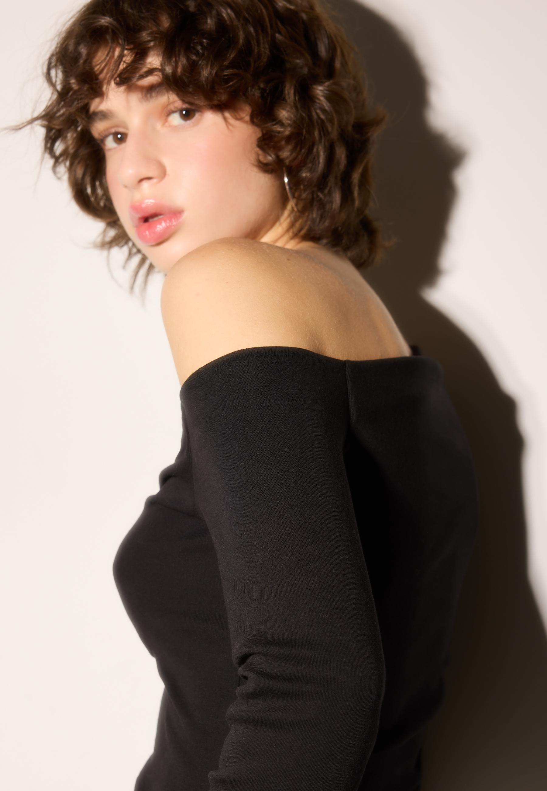 Top with asymmetric neckline - Women's fashion | Stradivarius Romania
