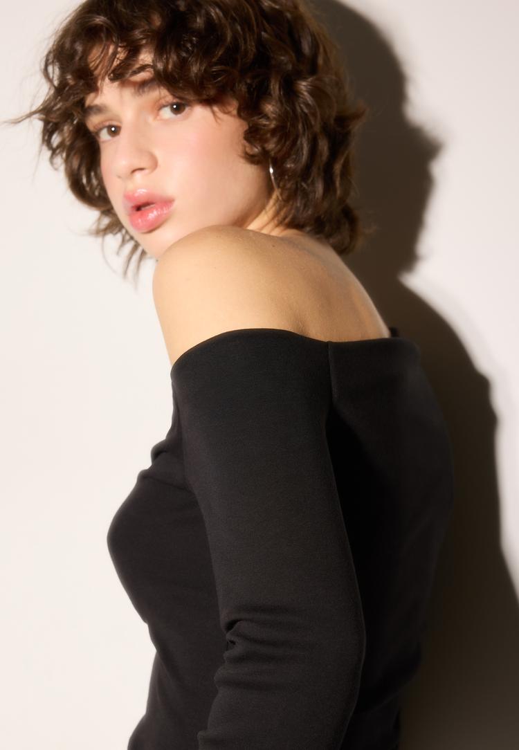 asimetrik yakalı tisort