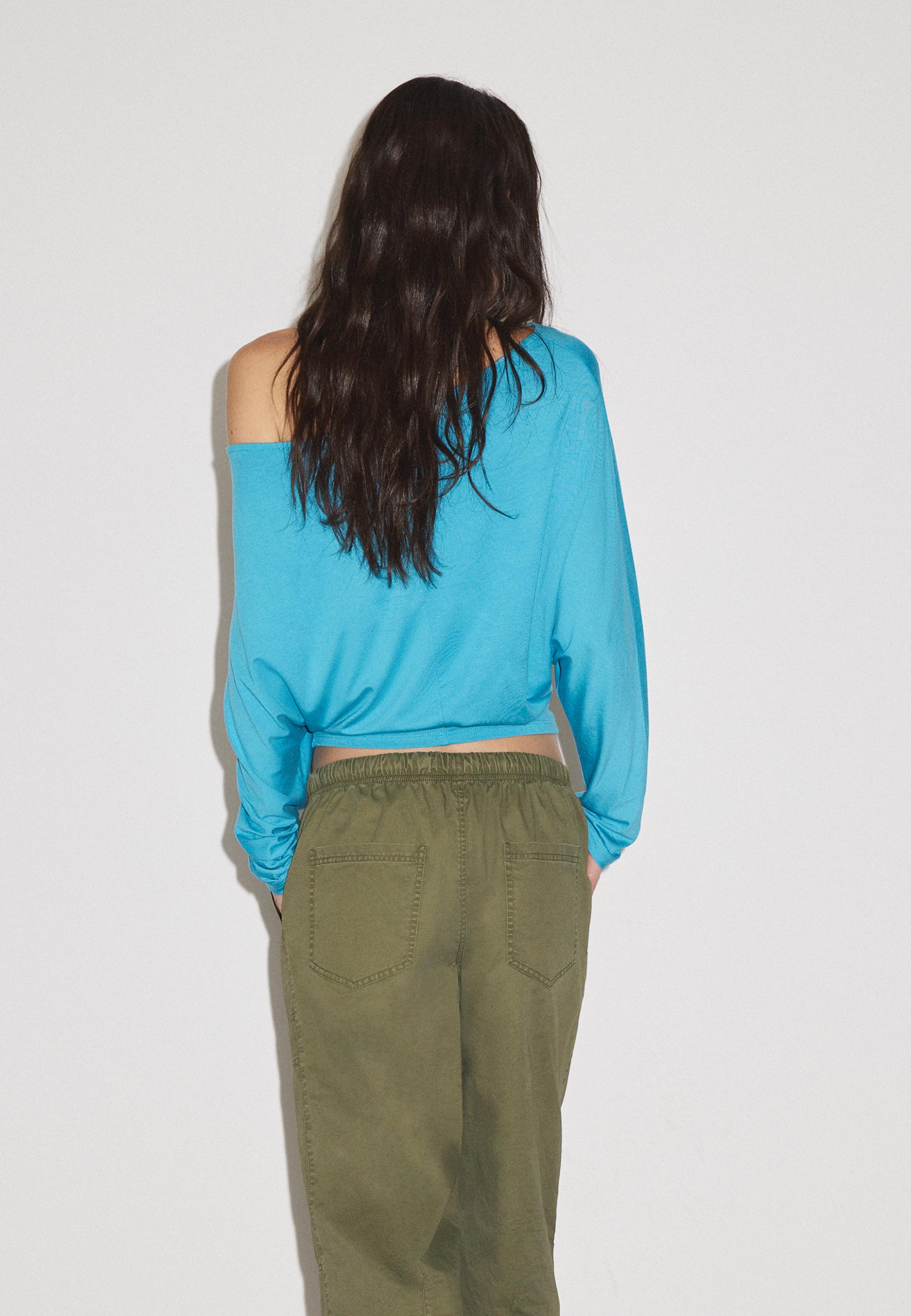 Sash-effect asymmetric top — Teal