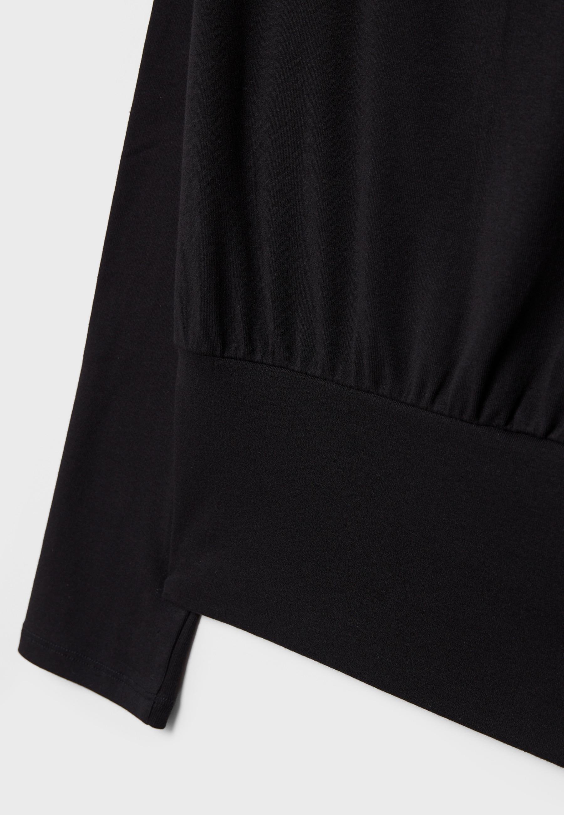 Boat neck long sleeve T-shirt with cummerbund hem