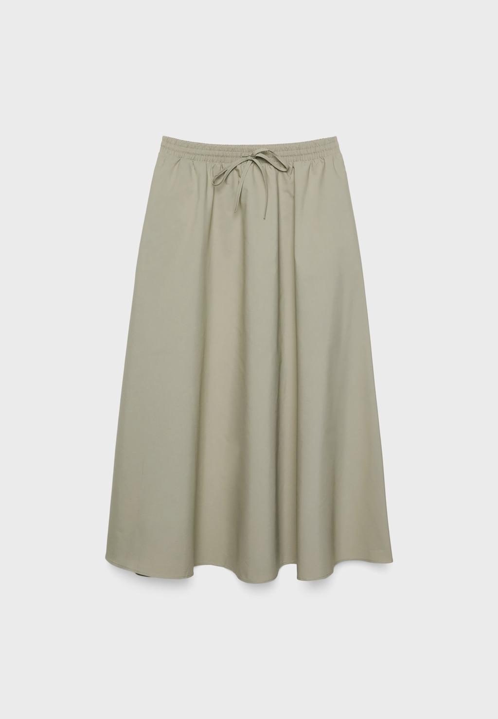 تنورة فضفاضة متوسطة الطول