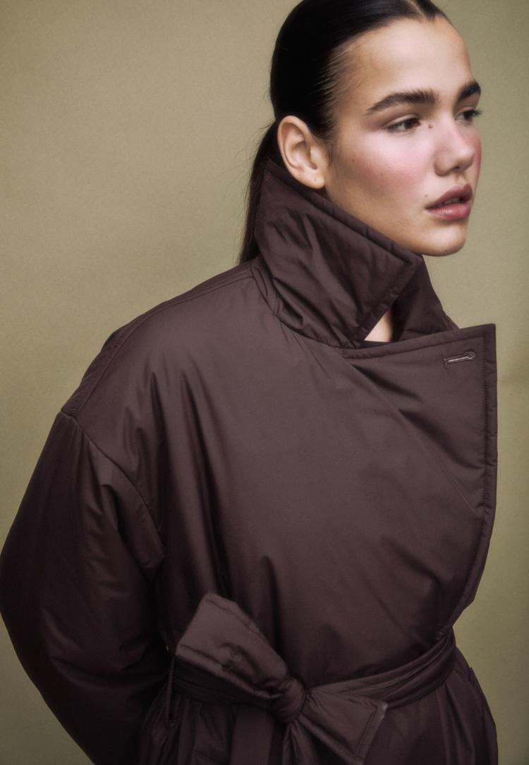 langer-gesteppter-trenchcoat