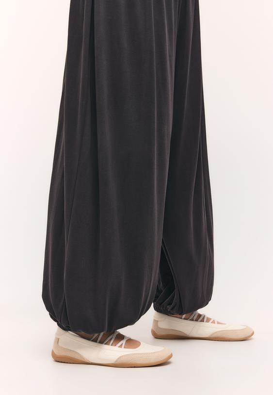 Stradivarius Flowing Soft-Touch Balloon Trousers Dark Grey L