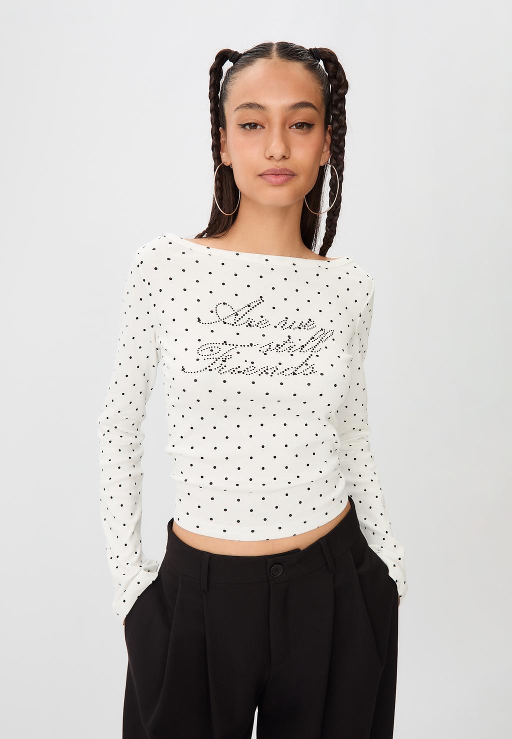 T-shirt met boothals en stippenprint