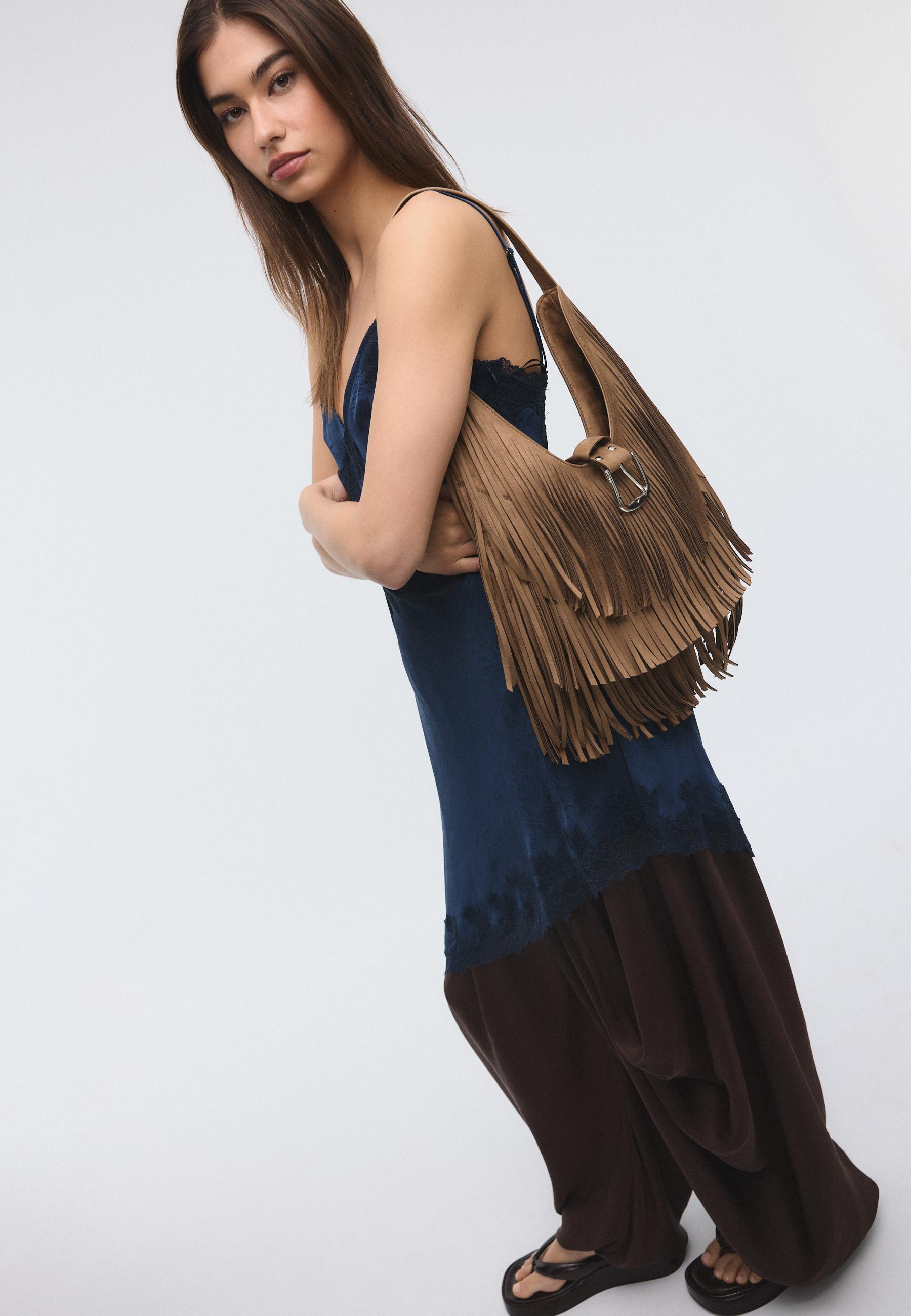 Shoulder bag with fringe and buckle detail — Caramel
