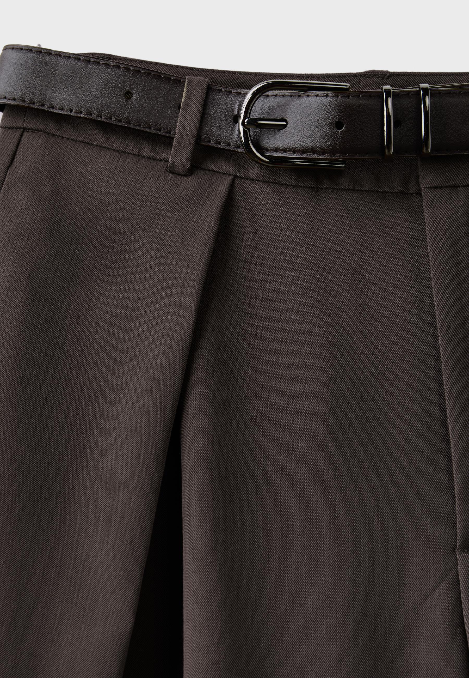Wide-leg trousers with darts and belt — Brown
