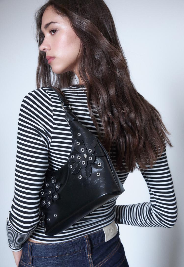 sac a bandouliere avec details de fleurs et illets