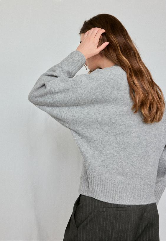 Osnovni Pleteni Pulover Mekog Dodira